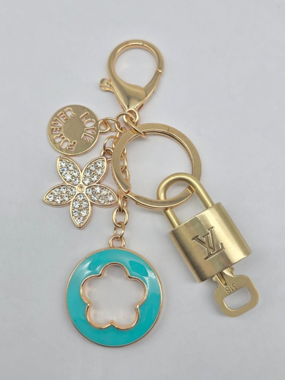 Authentic LV Louis Vuitton Gold Lock & Key 🔑 Unbranded Flower Keychain Charm - Picture 10 of 10